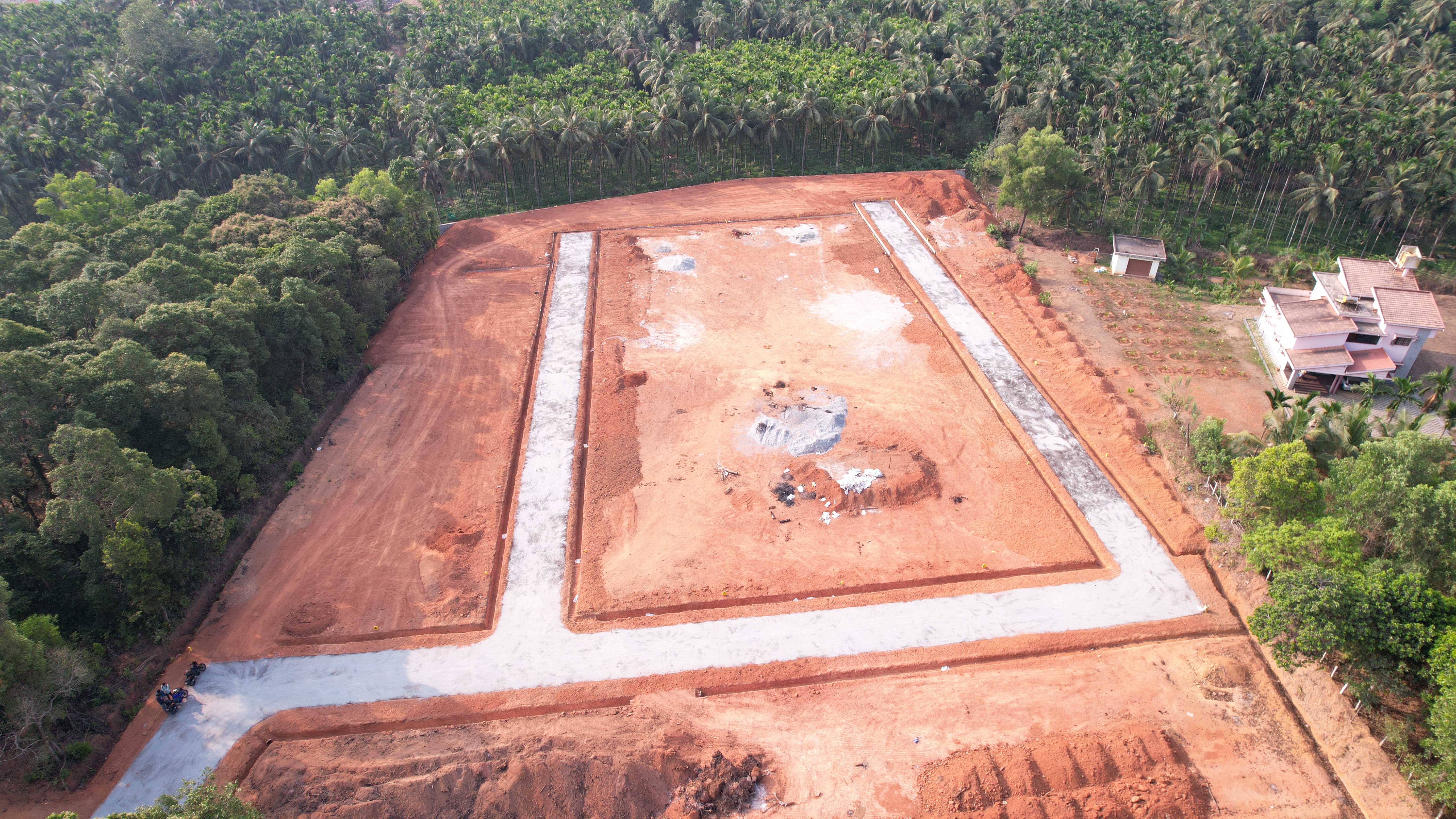 Discover a peaceful residential plot located near Dabbekatte, Japthi – Kundapura. Surrounded by greenery and a calm atmosphere, this site is perfect for building your dream home. With easy access to schools, temples, and the main road, enjoy the blend of village charm and modern convenience in one of Kundapura's growing residential areas.
